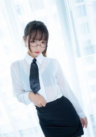 美女裸体开腿羞羞包臀裙视频_1080P高清在线观看