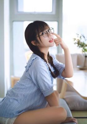又亲又摸胸日韩_蓝光在线手机播放