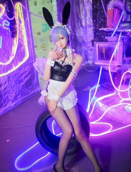 老板和秘书H吃乳_BD英语免费高清观看