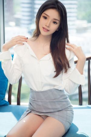 男人脱了美女内衣摸她胸视频_超清免费高清观看